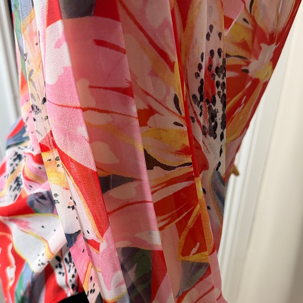 Chico's Vibrant Floral Blouse Size Small - Picture 10 of 16